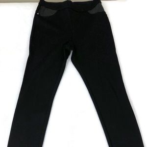 NWOT DkNY jeans skinny stretchy jeans. Black Small
